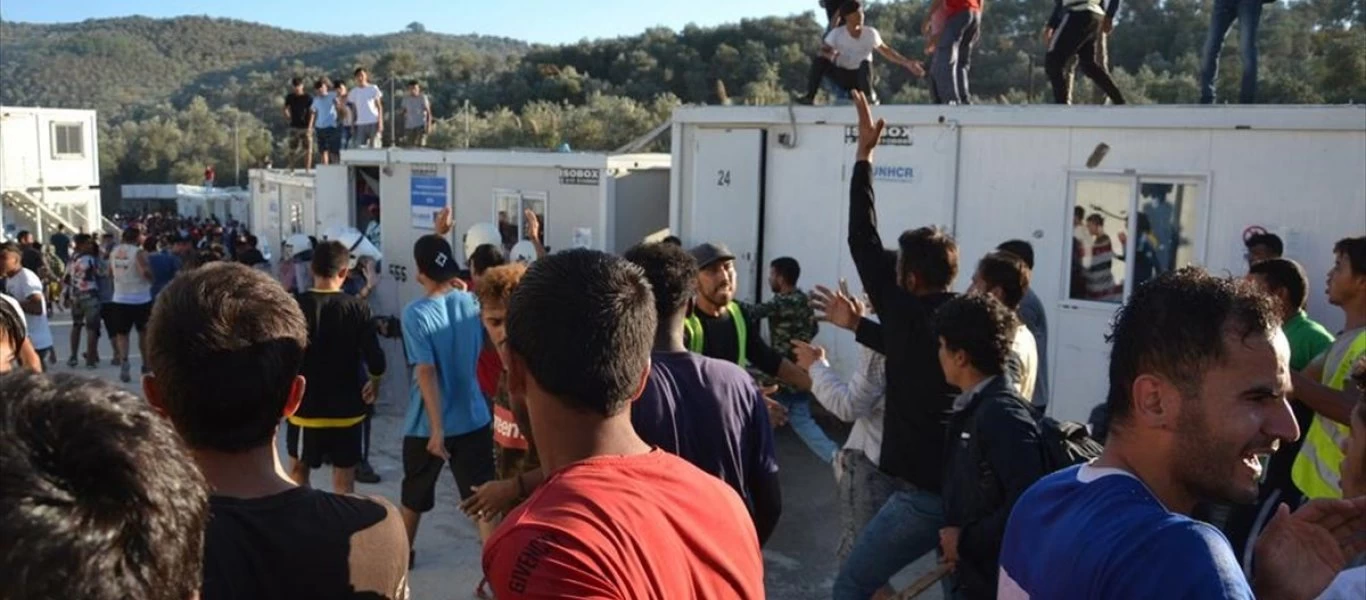Υπ.Μετανάστευσης: Διορίζει διοικητές σε 32 δομές αλλοδαπών με μισθό 3.000 ευρώ το μήνα!